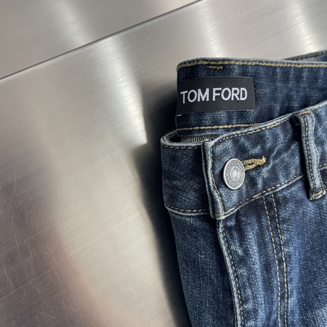 -Tom Ford 2026秋冬新款男士牛仔裤! 贸易级别的代工品,数量极其稀少.精良精细的制作工艺程度已经达到 -Tom Ford 2026秋冬新款男士牛仔裤! 贸易级别的代工品,数量极其稀少.精良精细的制作工艺程度已经达到