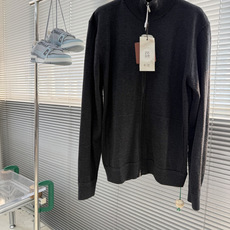 -Loro Piana 2026男士新款羊毛蚕丝皎夹克衫 此系列今年官方全新配色 依然是经典单品 这款精致的飞行 -Loro Piana 2026男士新款羊毛蚕丝皎夹克衫 此系列今年官方全新配色 依然是经典单品 这款精致的飞行