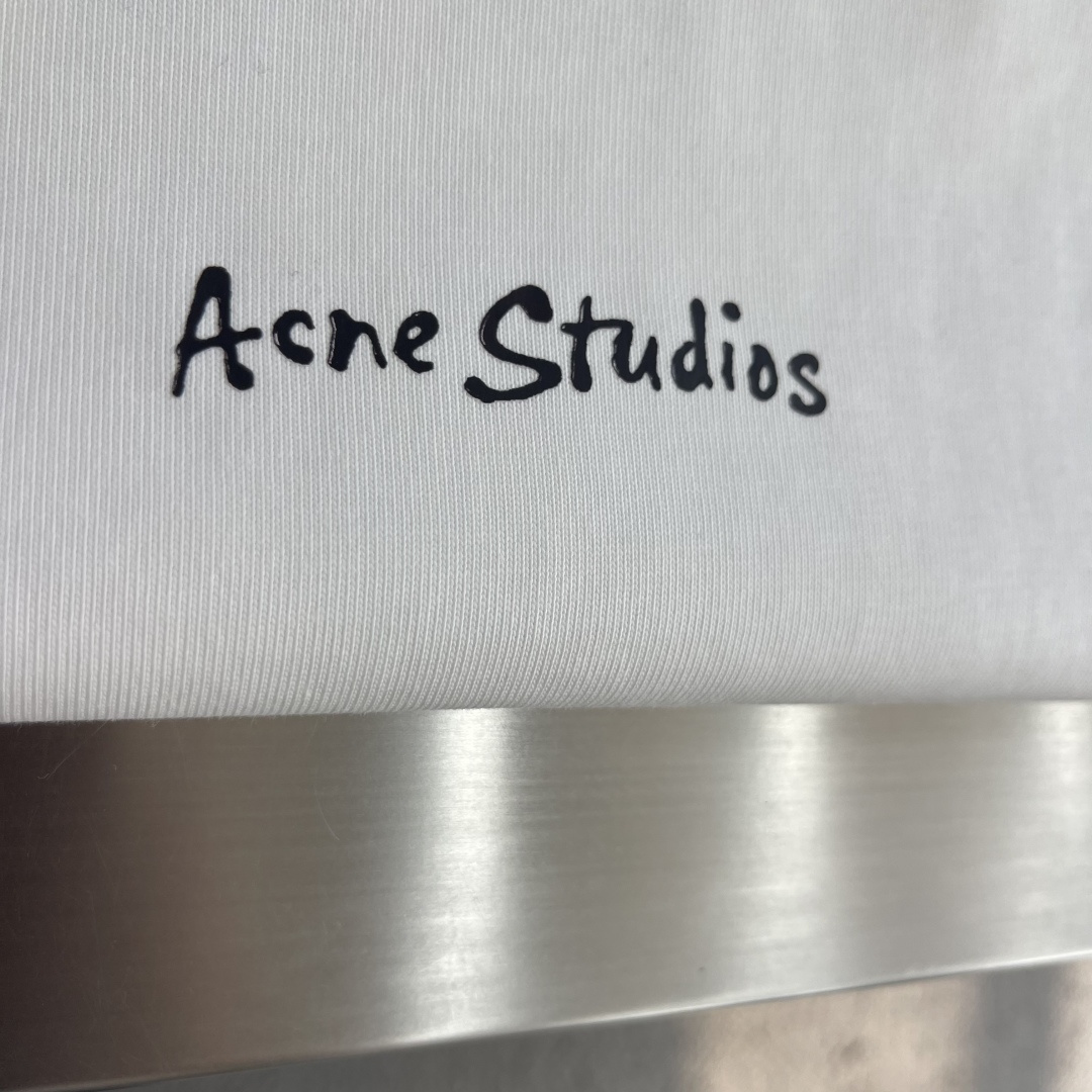 -Acne Stuidos    2026年早秋新款长袖 采用优质面料，亲肤舒适！版型完美！百搭款！上身效果潮流时尚活力