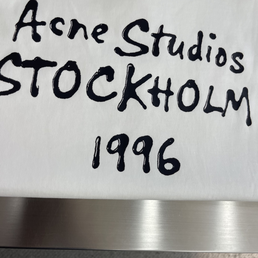 -Acne Stuidos    2026年早秋新款长袖 采用优质面料，亲肤舒适！版型完美！百搭款！上身效果潮流时尚活力