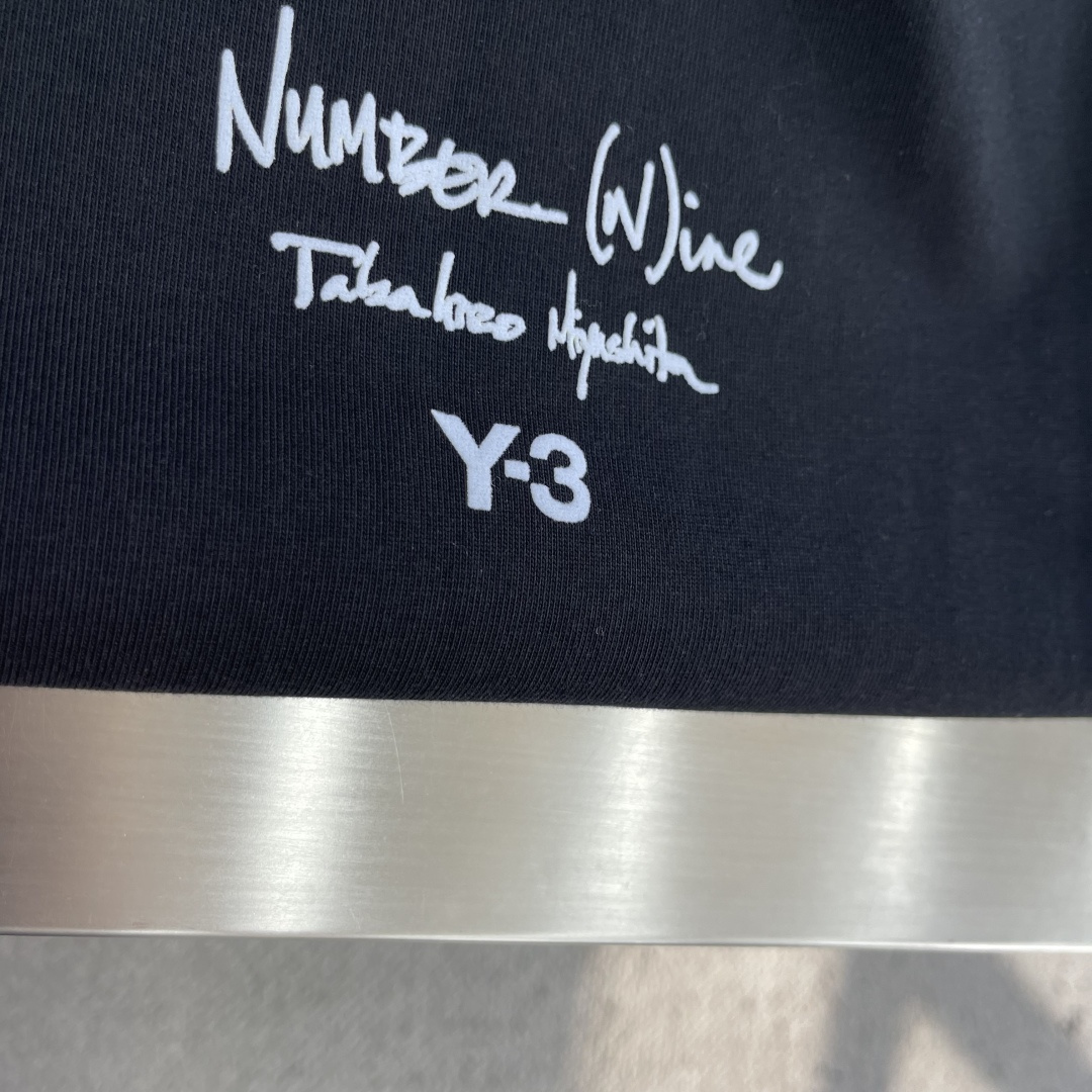 -Y‑3 fw26早秋上新 立体印花logo落肩拼接长袖T恤 ✅立体浮雕logo,质感出众 ✅宽松落肩剪裁,包容各种 -Y‑3 fw26早秋上新 立体印花logo落肩拼接长袖T恤 ✅立体浮雕logo,质感出众 ✅宽松落肩剪裁,包容各种