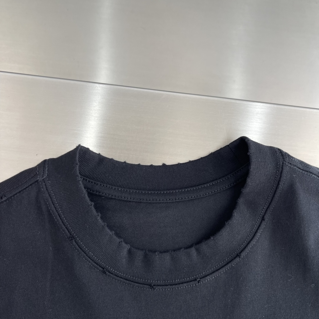 -Y‑3 fw26早秋上新 立体印花logo落肩拼接长袖T恤 ✅立体浮雕logo,质感出众 ✅宽松落肩剪裁,包容各种 -Y‑3 fw26早秋上新 立体印花logo落肩拼接长袖T恤 ✅立体浮雕logo,质感出众 ✅宽松落肩剪裁,包容各种