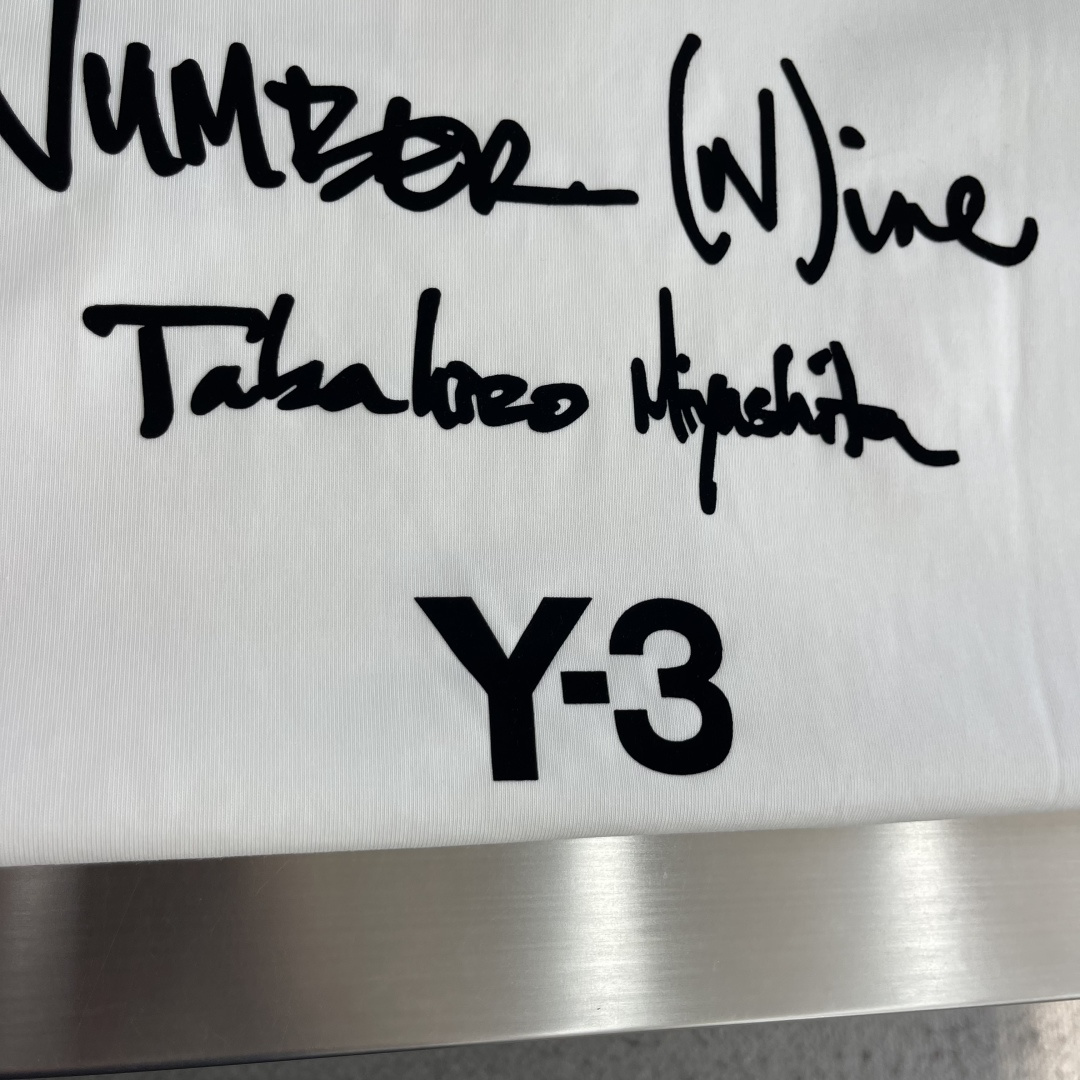 -Y‑3 fw26早秋上新 立体印花logo落肩拼接长袖T恤 ✅立体浮雕logo,质感出众 ✅宽松落肩剪裁,包容各种 -Y‑3 fw26早秋上新 立体印花logo落肩拼接长袖T恤 ✅立体浮雕logo,质感出众 ✅宽松落肩剪裁,包容各种