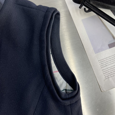 -Loro Piana 26FW早秋新款密织磨毛科技纤维立领马甲,男士后领经典刺绣徽标时尚拉链无袖马甲外套!贸易 -Loro Piana 26FW早秋新款密织磨毛科技纤维立领马甲,男士后领经典刺绣徽标时尚拉链无袖马甲外套!贸易