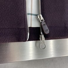 -Loro Piana 26FW早秋新款密织磨毛科技纤维立领马甲,男士后领经典刺绣徽标时尚拉链无袖马甲外套!贸易 -Loro Piana 26FW早秋新款密织磨毛科技纤维立领马甲,男士后领经典刺绣徽标时尚拉链无袖马甲外套!贸易