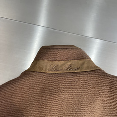 -Loro Piana 26FW早秋新款密织磨毛科技纤维立领马甲,男士后领经典刺绣徽标时尚拉链无袖马甲外套!贸易 -Loro Piana 26FW早秋新款密织磨毛科技纤维立领马甲,男士后领经典刺绣徽标时尚拉链无袖马甲外套!贸易