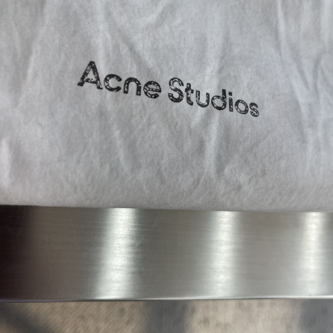 -Acne Studios 撞色徽标拉链夹克 定制尘朔疏珩御府绸 轻量挺括 干爽御风 素皓净白晕覆衣身 水洗雾感 -Acne Studios 撞色徽标拉链夹克 定制尘朔疏珩御府绸 轻量挺括 干爽御风 素皓净白晕覆衣身 水洗雾感