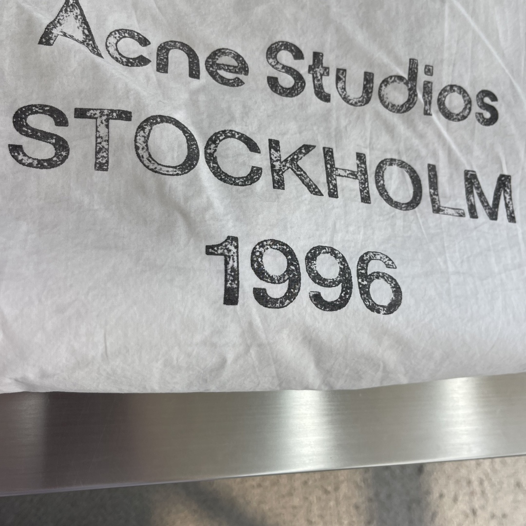 -Acne Studios 撞色徽标拉链夹克 定制尘朔疏珩御府绸 轻量挺括 干爽御风 素皓净白晕覆衣身 水洗雾感 -Acne Studios 撞色徽标拉链夹克 定制尘朔疏珩御府绸 轻量挺括 干爽御风 素皓净白晕覆衣身 水洗雾感
