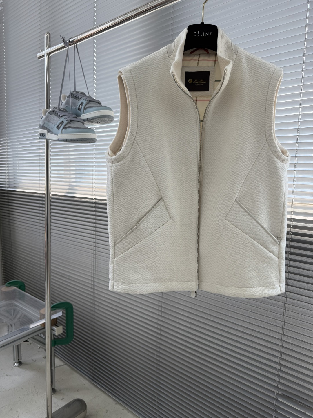 -Loro Piana 26FW早秋新款密织磨毛科技纤维立领马甲,男士后领经典刺绣徽标时尚拉链无袖马甲外套!贸易 -Loro Piana 26FW早秋新款密织磨毛科技纤维立领马甲,男士后领经典刺绣徽标时尚拉链无袖马甲外套!贸易