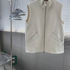 -Loro Piana 26FW早秋新款密织磨毛科技纤维立领马甲,男士后领经典刺绣徽标时尚拉链无袖马甲外套!贸易 -Loro Piana 26FW早秋新款密织磨毛科技纤维立领马甲,男士后领经典刺绣徽标时尚拉链无袖马甲外套!贸易