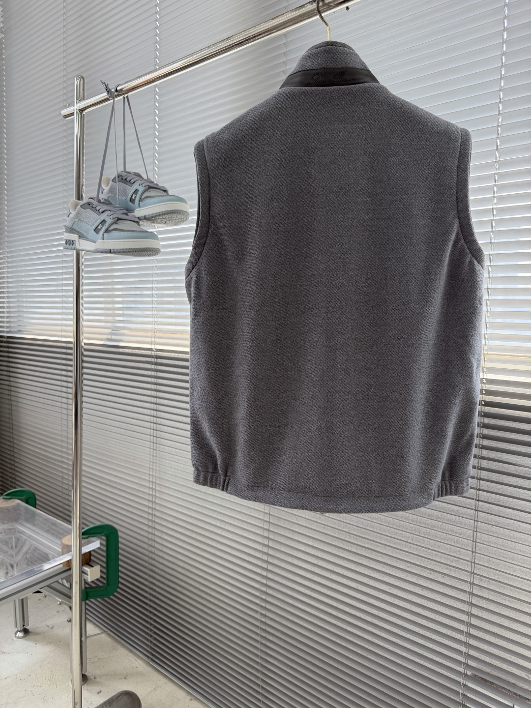 -Loro Piana 26FW早秋新款密织磨毛科技纤维立领马甲,男士后领经典刺绣徽标时尚拉链无袖马甲外套!贸易 -Loro Piana 26FW早秋新款密织磨毛科技纤维立领马甲,男士后领经典刺绣徽标时尚拉链无袖马甲外套!贸易