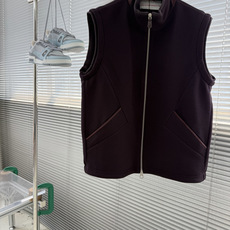 -Loro Piana 26FW早秋新款密织磨毛科技纤维立领马甲,男士后领经典刺绣徽标时尚拉链无袖马甲外套!贸易 -Loro Piana 26FW早秋新款密织磨毛科技纤维立领马甲,男士后领经典刺绣徽标时尚拉链无袖马甲外套!贸易