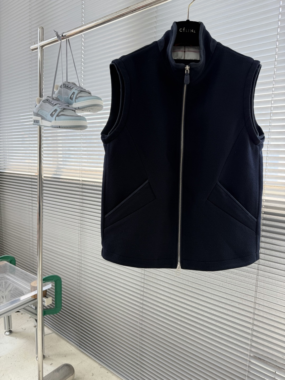 -Loro Piana 26FW早秋新款密织磨毛科技纤维立领马甲,男士后领经典刺绣徽标时尚拉链无袖马甲外套!贸易 -Loro Piana 26FW早秋新款密织磨毛科技纤维立领马甲,男士后领经典刺绣徽标时尚拉链无袖马甲外套!贸易