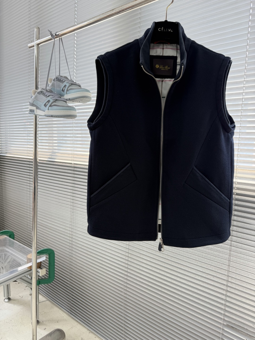 -Loro Piana 26FW早秋新款密织磨毛科技纤维立领马甲,男士后领经典刺绣徽标时尚拉链无袖马甲外套!贸易 -Loro Piana 26FW早秋新款密织磨毛科技纤维立领马甲,男士后领经典刺绣徽标时尚拉链无袖马甲外套!贸易