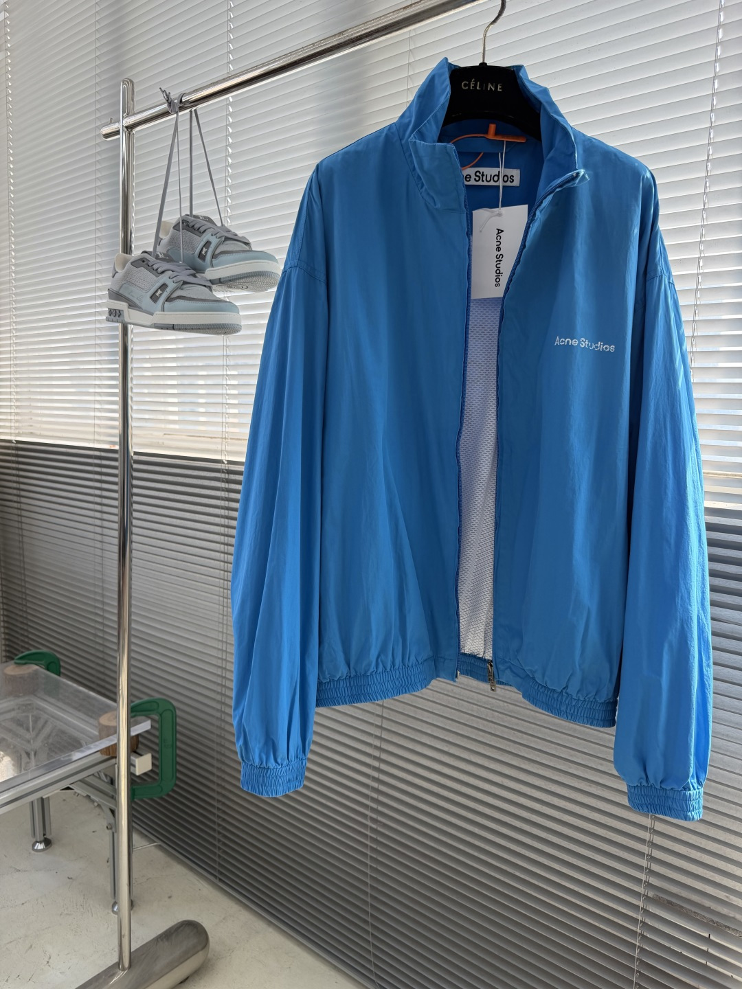 -Acne Studios 撞色徽标拉链夹克 定制尘朔疏珩御府绸 轻量挺括 干爽御风 素皓净白晕覆衣身 水洗雾感 -Acne Studios 撞色徽标拉链夹克 定制尘朔疏珩御府绸 轻量挺括 干爽御风 素皓净白晕覆衣身 水洗雾感