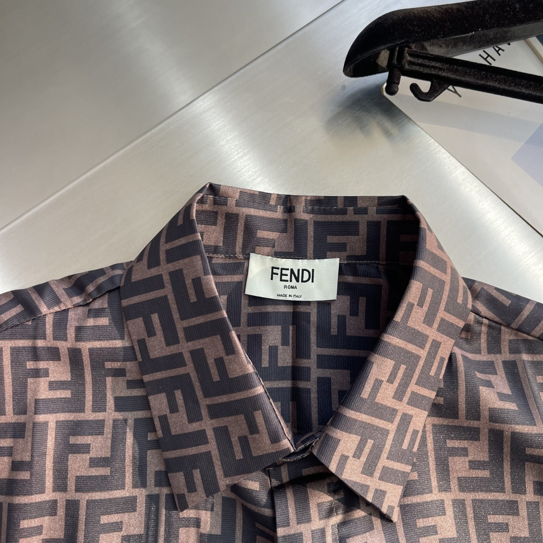 -FEND     翻领满印图案标识单排扣衬衫 桑蚕丝混纺梭织布 75D衬布 定位裁床 数码印花 码数：36 38 40