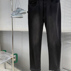 -PRAD 26新品秋冬加绒黑色直筒牛仔裤 整体是经典纯黑洗水的直筒裤型,版型利落不紧绷,兼顾商务与休闲穿搭,裤 -PRAD 26新品秋冬加绒黑色直筒牛仔裤 整体是经典纯黑洗水的直筒裤型,版型利落不紧绷,兼顾商务与休闲穿搭,裤