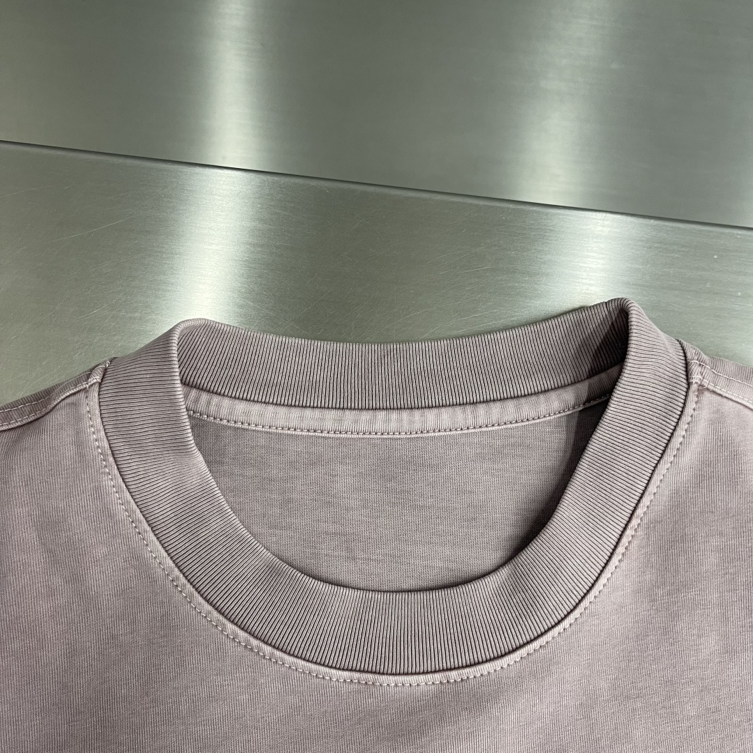 -Stone Island 2026秋冬系列休闲圆领T恤 码数:M-5XL 正常版型 超喜欢一款宽松短袖T恤衫 -Stone Island 2026秋冬系列休闲圆领T恤 码数:M-5XL 正常版型 超喜欢一款宽松短袖T恤衫
