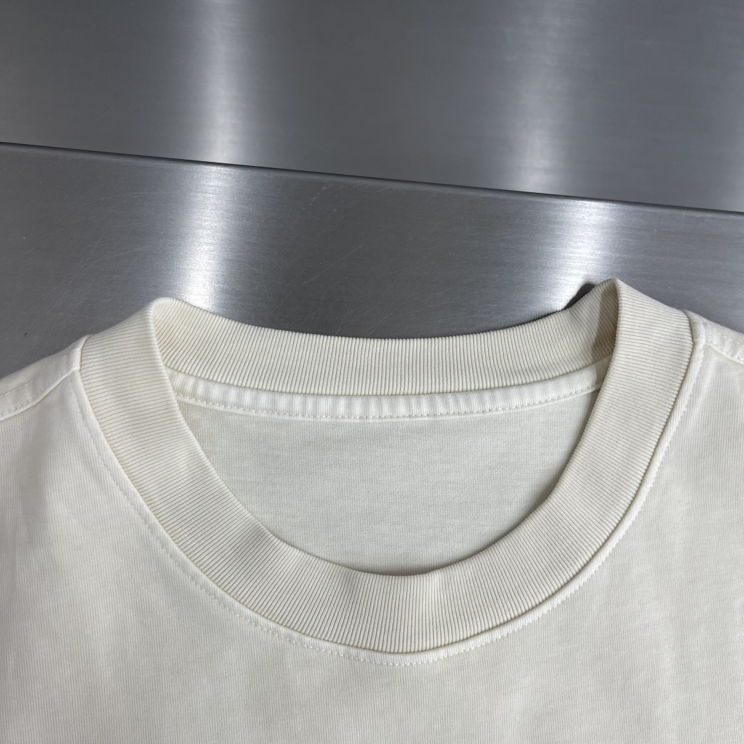 -Stone Island 2026秋冬系列休闲圆领T恤 码数:M-5XL 正常版型 超喜欢一款宽松短袖T恤衫 -Stone Island 2026秋冬系列休闲圆领T恤 码数:M-5XL 正常版型 超喜欢一款宽松短袖T恤衫