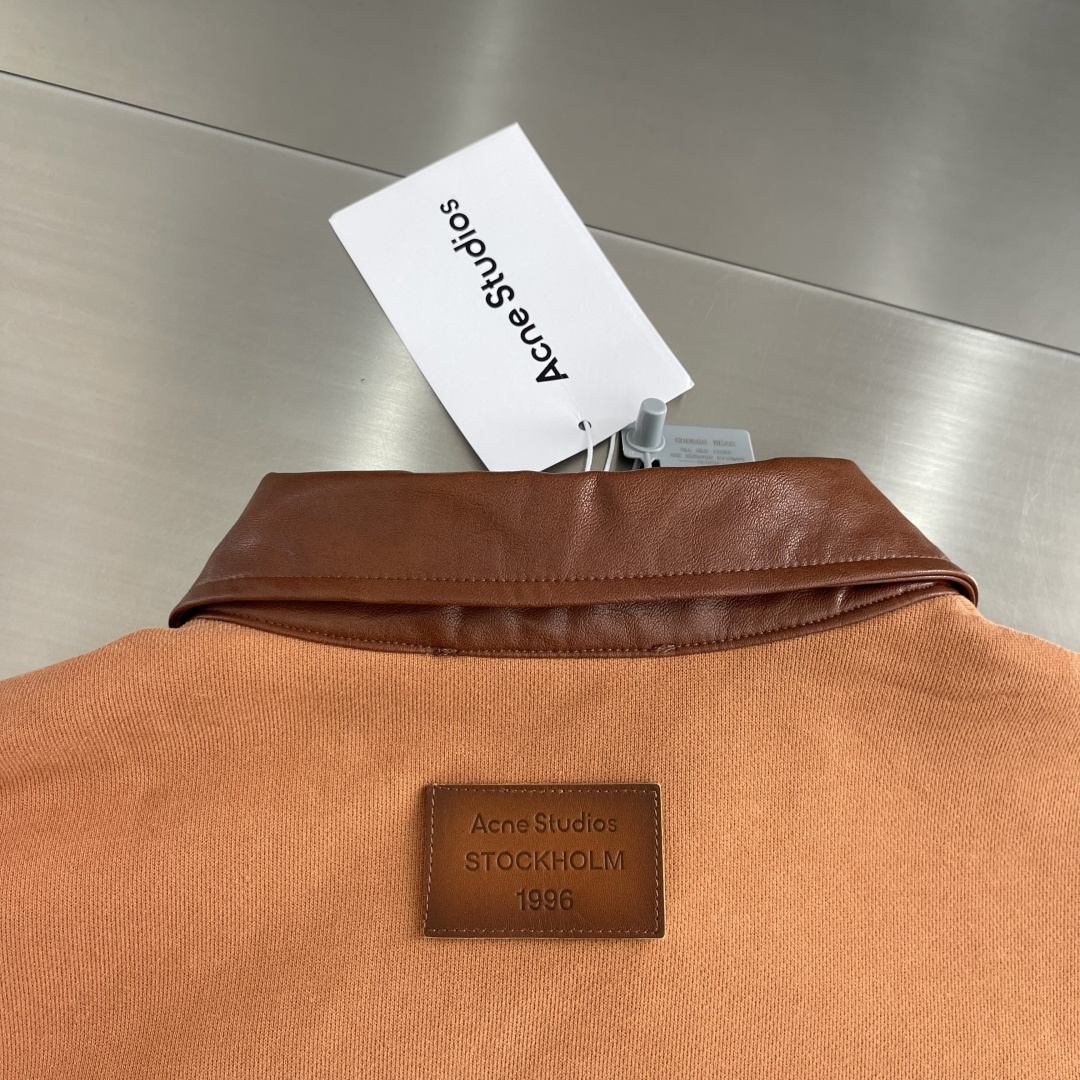 -Acne Studios 26fw复古皮革翻领撞色条纹卫衣 定染320克双股毛圈卫衣料 精致科技皮 模版刺绣 面 -Acne Studios 26fw复古皮革翻领撞色条纹卫衣 定染320克双股毛圈卫衣料 精致科技皮 模版刺绣 面