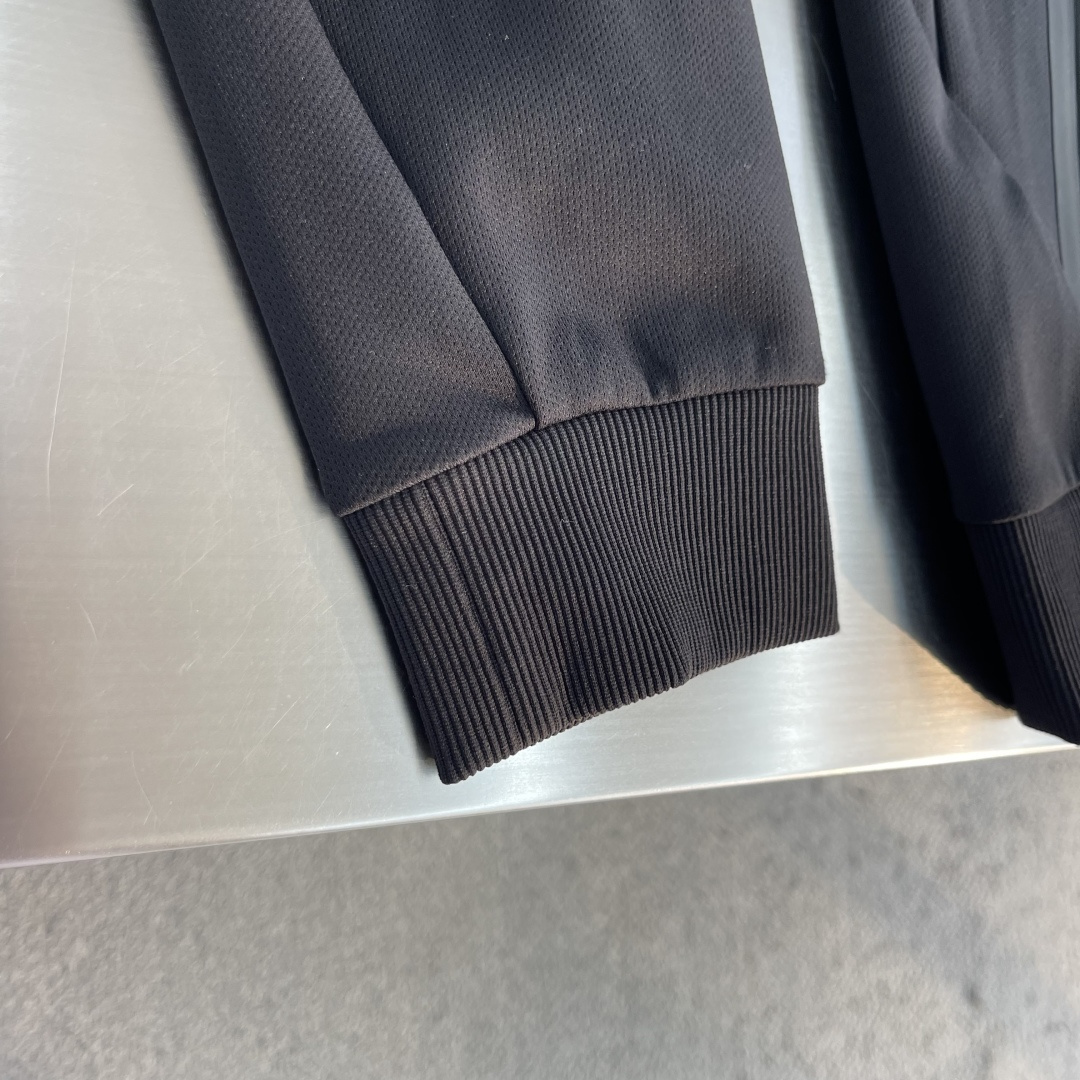 整套 -Y-3 2026秋冬套装(不拆卖) 顶级原单品质版本贸易公司渠道订单,海外精品独家限定发售,经典即永恒 整套 -Y-3 2026秋冬套装(不拆卖) 顶级原单品质版本贸易公司渠道订单,海外精品独家限定发售,经典即永恒