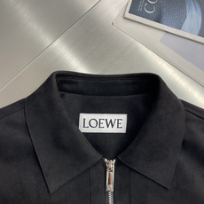 -LOEW 麂皮翻领工装夹克,三色可选黑色、驼黄、浅灰 面料细腻软糯,版型挺括不易软塌,哑光仿麂皮高级质感 经典 -LOEW 麂皮翻领工装夹克,三色可选黑色、驼黄、浅灰 面料细腻软糯,版型挺括不易软塌,哑光仿麂皮高级质感 经典