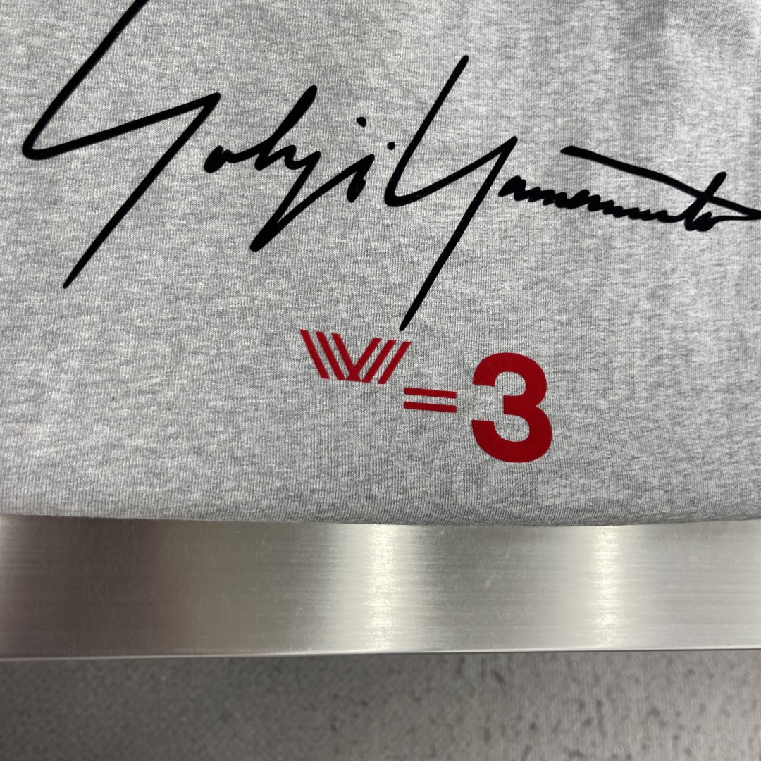 -Y-3     2026春夏新款短袖T恤 定制纯棉字母logo 刺绣 颜色：黑色  白色  灰色 码数：S  M  L