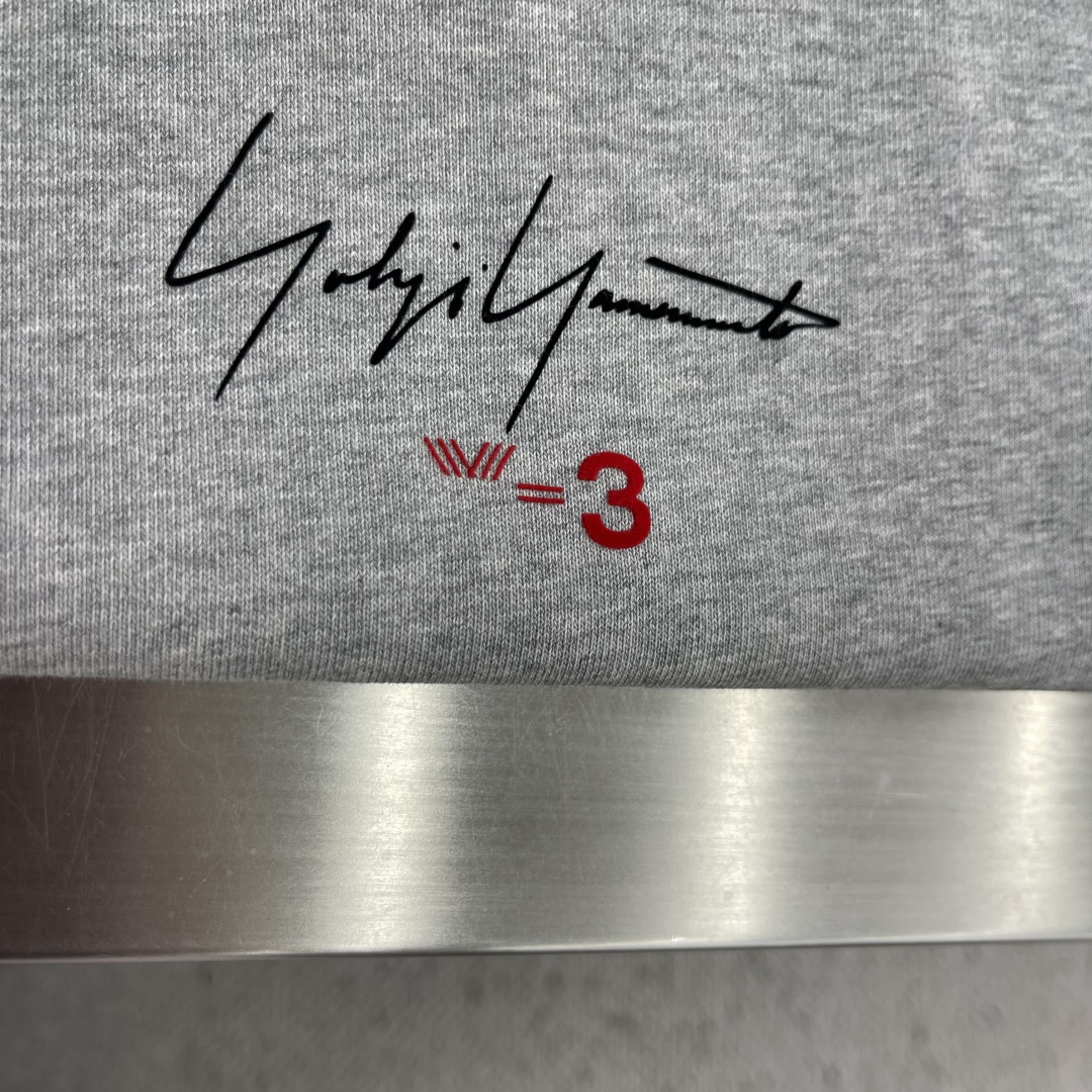 -Y-3     2026春夏新款短袖T恤 定制纯棉字母logo 刺绣 颜色：黑色  白色  灰色 码数：S  M  L