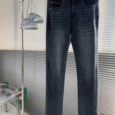 -Loro Piana 经典水洗牛仔裤,后腰皮革标牌,品牌感满满!直筒版型,修饰腿型又弹力拉满舒适,日常通勤或休闲 -Loro Piana 经典水洗牛仔裤,后腰皮革标牌,品牌感满满!直筒版型,修饰腿型又弹力拉满舒适,日常通勤或休闲