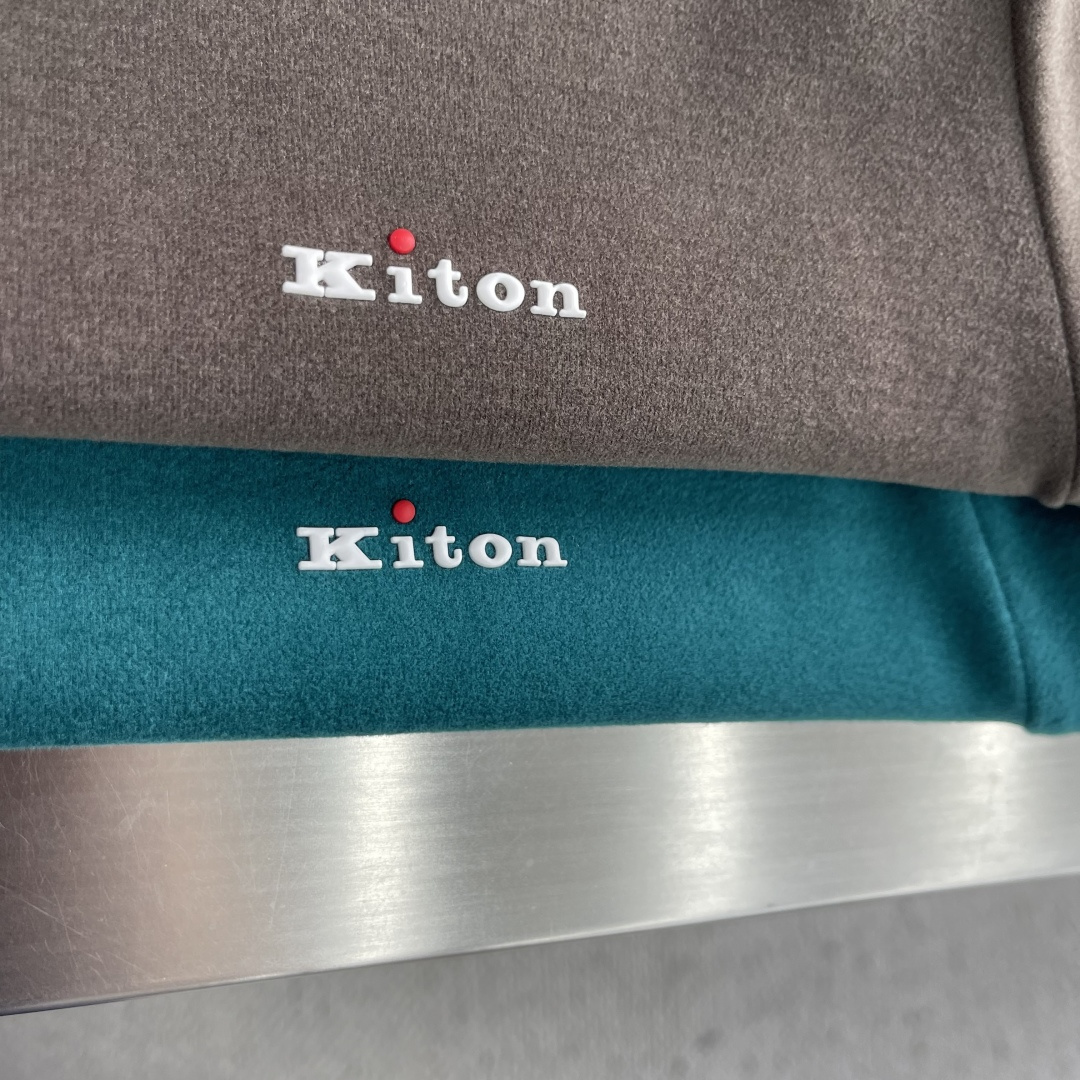 -KITON  高端品质 2026秋冬官网新款男士🚹圆领长袖T恤 大厂定制 选用中东进口珠地棉 面料细腻柔软上身舒适  
