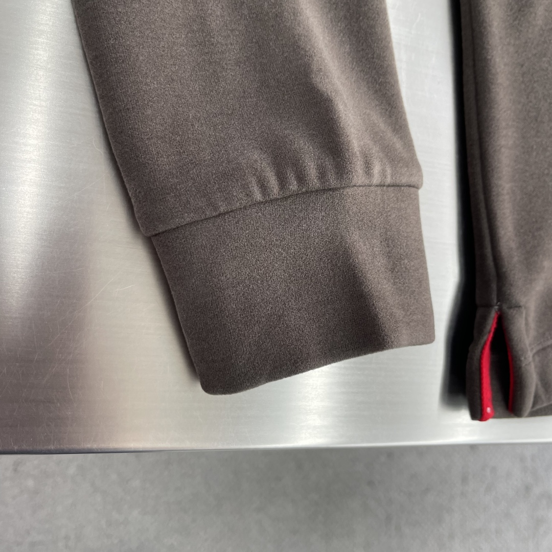-KITON  高端品质 2026秋冬官网新款男士🚹圆领长袖T恤 大厂定制 选用中东进口珠地棉 面料细腻柔软上身舒适  