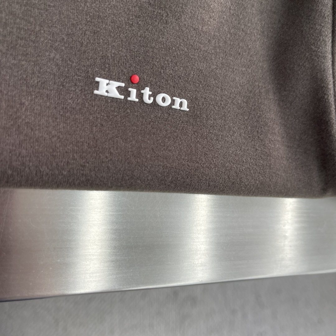 -KITON  高端品质 2026秋冬官网新款男士🚹圆领长袖T恤 大厂定制 选用中东进口珠地棉 面料细腻柔软上身舒适  