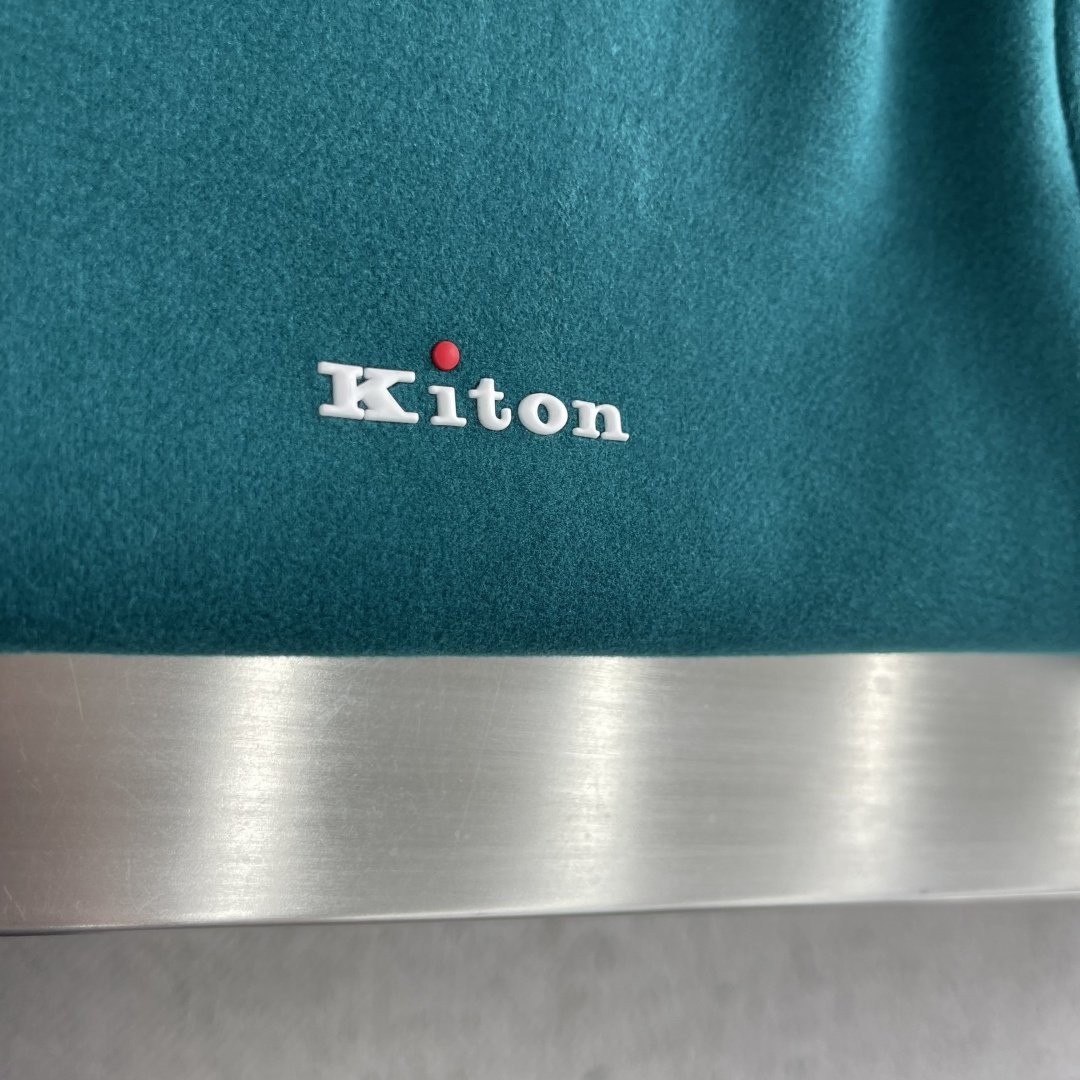 -KITON  高端品质 2026秋冬官网新款男士🚹圆领长袖T恤 大厂定制 选用中东进口珠地棉 面料细腻柔软上身舒适  
