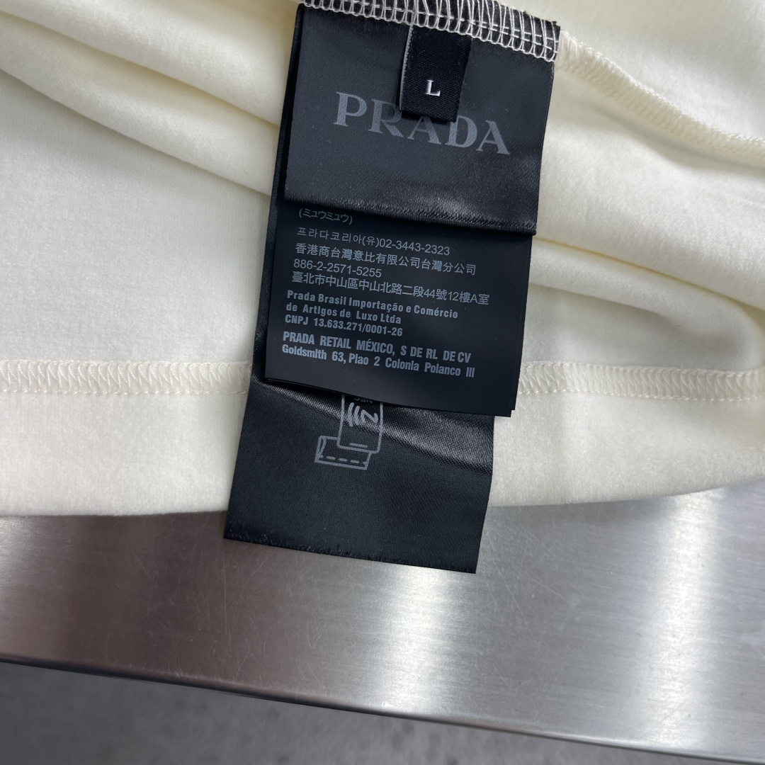 -PRAD     高端品质 2026秋冬官网新款男士🚹圆领长袖T恤 大厂定制 选用中东进口珠地棉 面料细腻柔软上身舒适