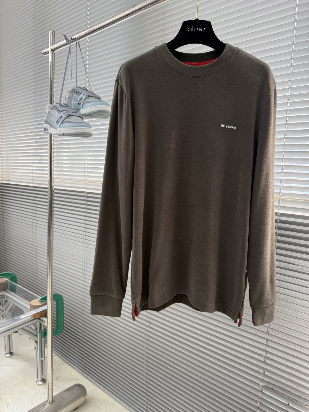-KITON 高端品质 2026秋冬官网新款男士🚹圆领长袖T恤 大厂定制 选用中东进口珠地棉 面料细腻柔软上身舒适 -KITON 高端品质 2026秋冬官网新款男士🚹圆领长袖T恤 大厂定制 选用中东进口珠地棉 面料细腻柔软上身舒适