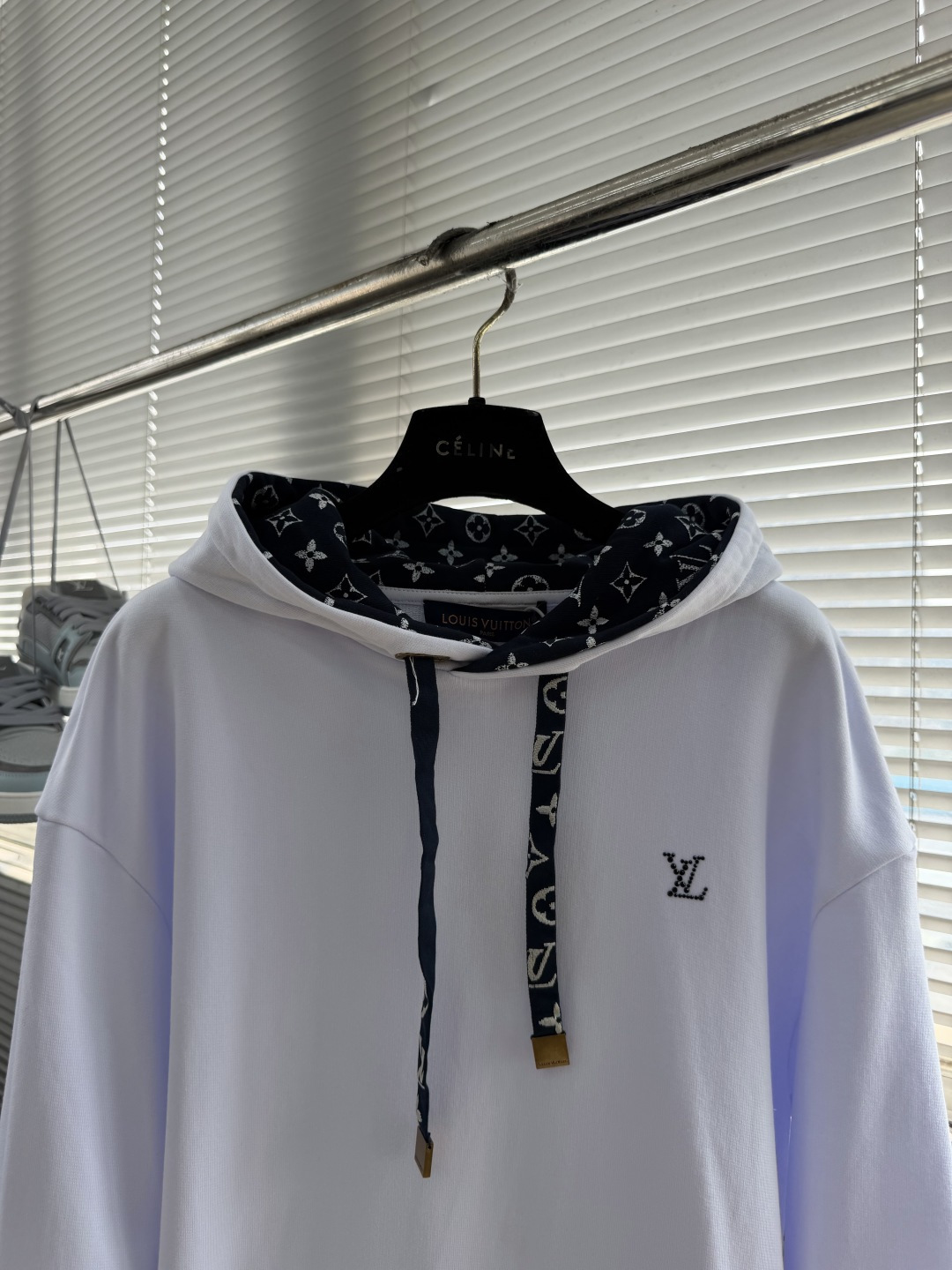 -驴牌     帽子拼接印花套头帽衫 定染360克平纹鱼鳞卫衣料 配套1*1拉架罗纹470克 胶浆印花 面料洗内 1：1