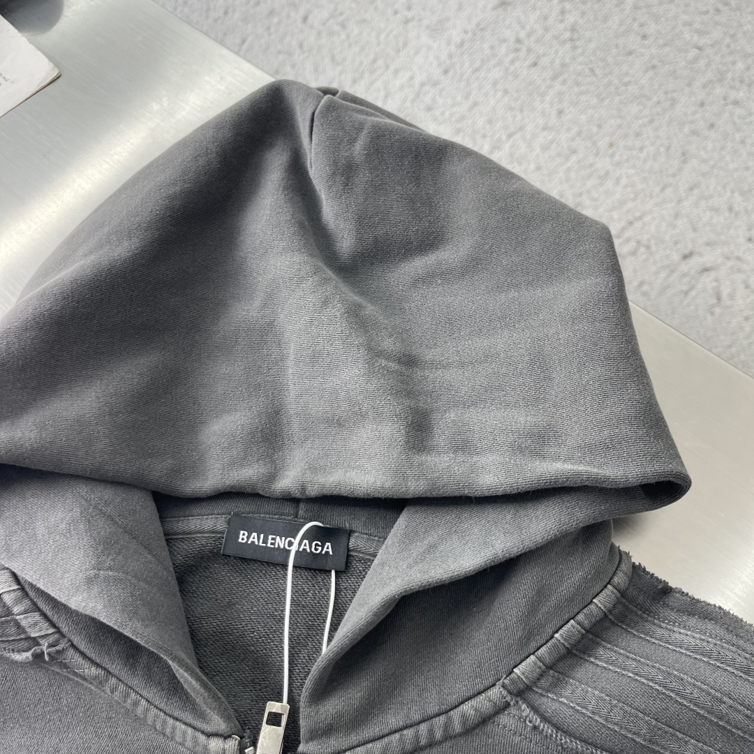 -Balenciag    后背多标印花细节拉链帽衫 复古做旧洗水 纯棉高克重材质 大毛圈材质，手感柔软 质感十足，细节