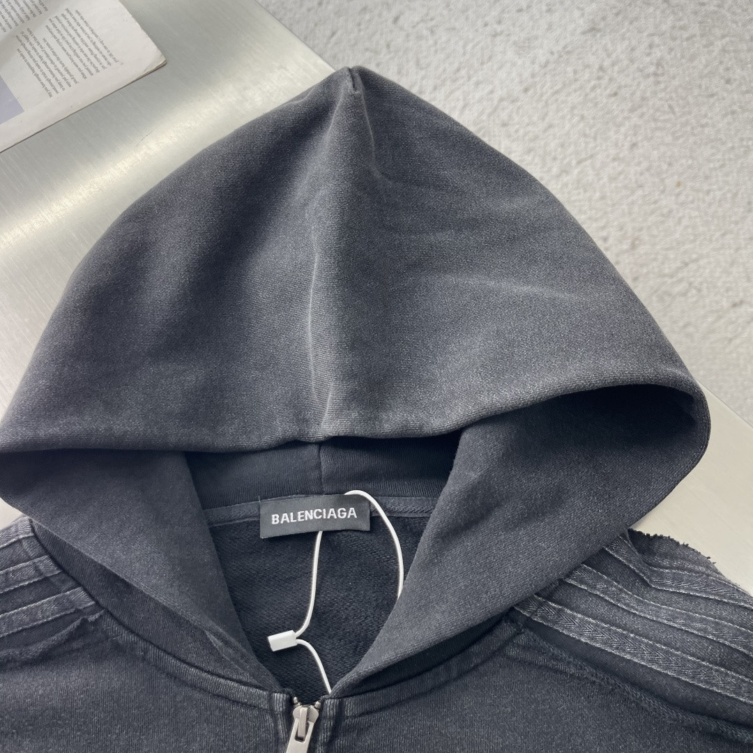 -Balenciag    后背多标印花细节拉链帽衫 复古做旧洗水 纯棉高克重材质 大毛圈材质，手感柔软 质感十足，细节