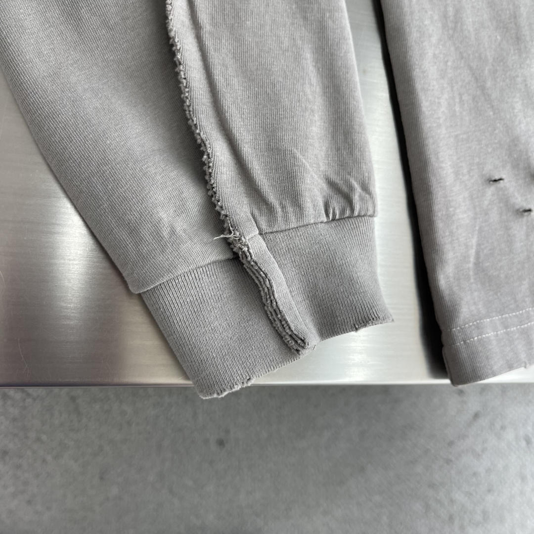 -Balenciag 字母印花细节休闲长T 纯棉超软手感,上身舒适 复古做旧洗水色😍 搭配立体剪裁反面设计 小骨 -Balenciag 字母印花细节休闲长T 纯棉超软手感,上身舒适 复古做旧洗水色😍 搭配立体剪裁反面设计 小骨