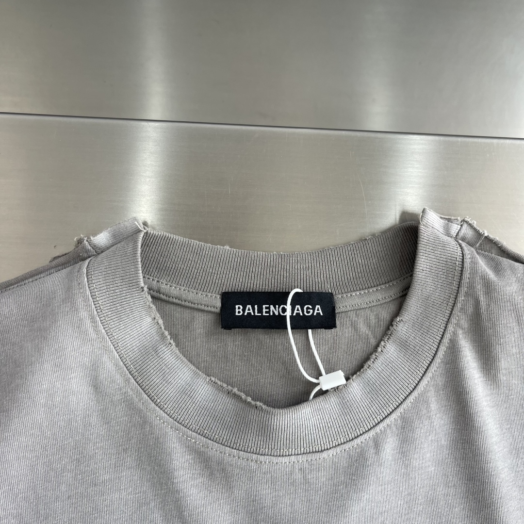 -Balenciag 字母印花细节休闲长T 纯棉超软手感,上身舒适 复古做旧洗水色😍 搭配立体剪裁反面设计 小骨 -Balenciag 字母印花细节休闲长T 纯棉超软手感,上身舒适 复古做旧洗水色😍 搭配立体剪裁反面设计 小骨