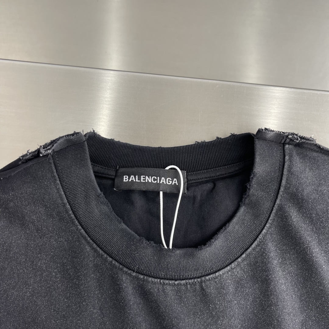 -Balenciag 字母印花细节休闲长T 纯棉超软手感,上身舒适 复古做旧洗水色😍 搭配立体剪裁反面设计 小骨 -Balenciag 字母印花细节休闲长T 纯棉超软手感,上身舒适 复古做旧洗水色😍 搭配立体剪裁反面设计 小骨
