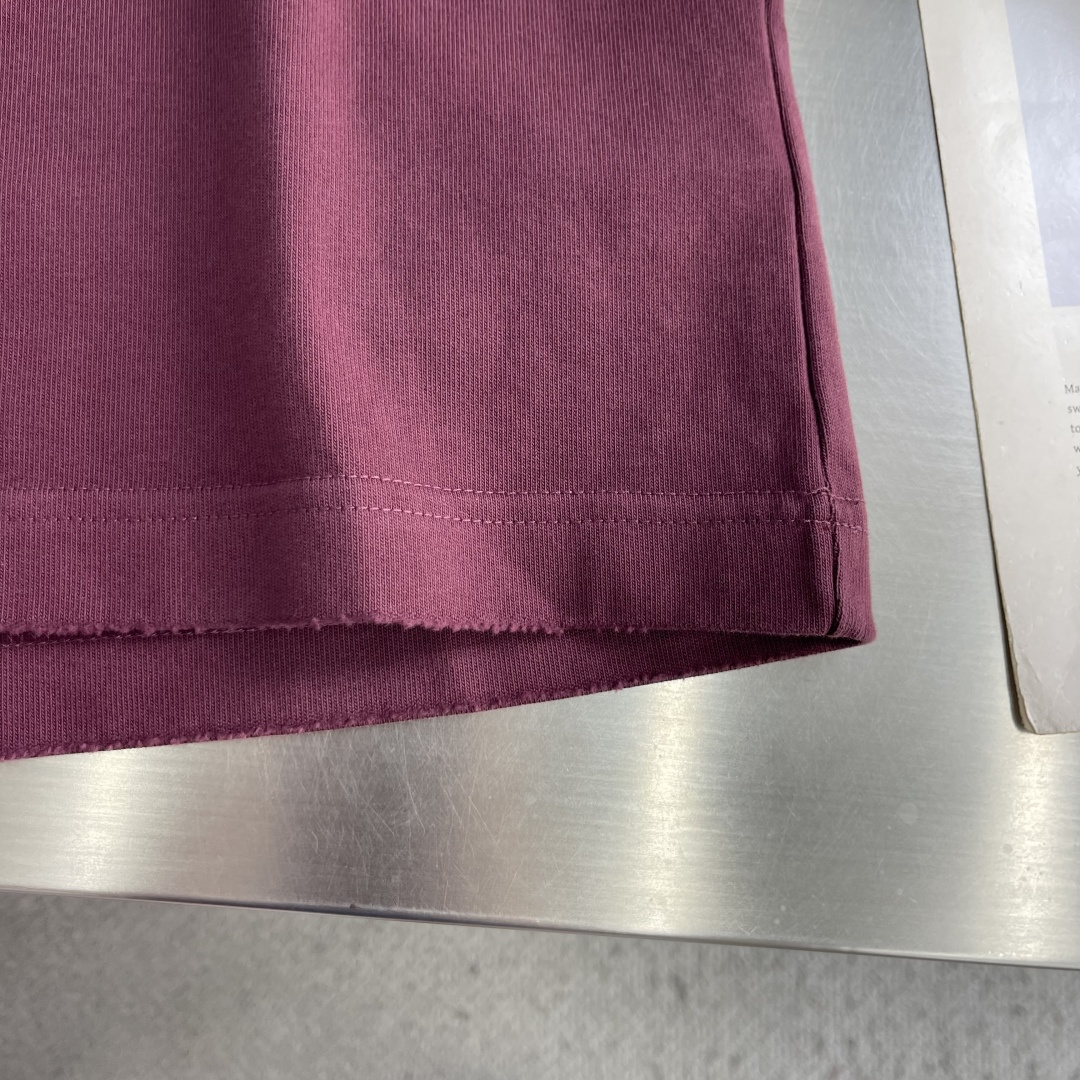 -Stone Island     贴布罗盘logo休闲短T 纯棉高克重材质 面料柔软，上身舒适吖 微阔版型搭配经典刺绣