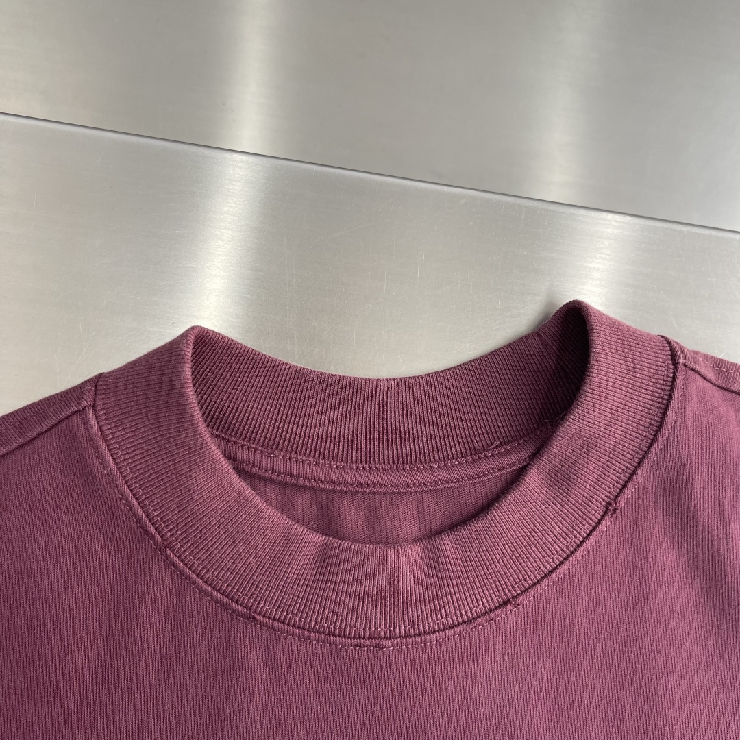 -Stone Island     贴布罗盘logo休闲短T 纯棉高克重材质 面料柔软，上身舒适吖 微阔版型搭配经典刺绣