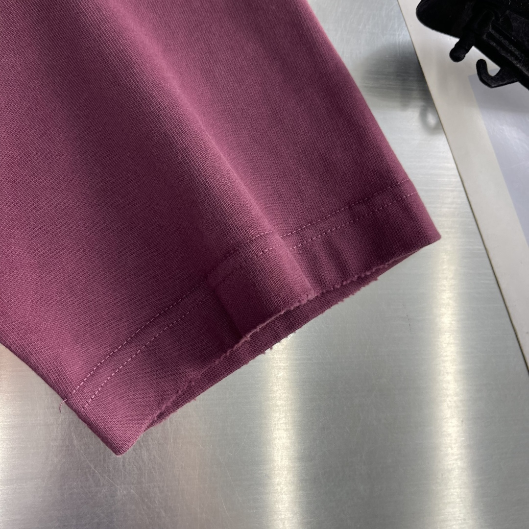 -Stone Island     贴布罗盘logo休闲短T 纯棉高克重材质 面料柔软，上身舒适吖 微阔版型搭配经典刺绣