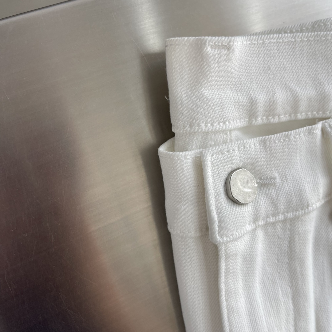 -Stone Island     罗盘logo绣花细节牛仔长裤 弹力丹宁布洗水 上身舒适.... 直筒版型，百搭不挑场