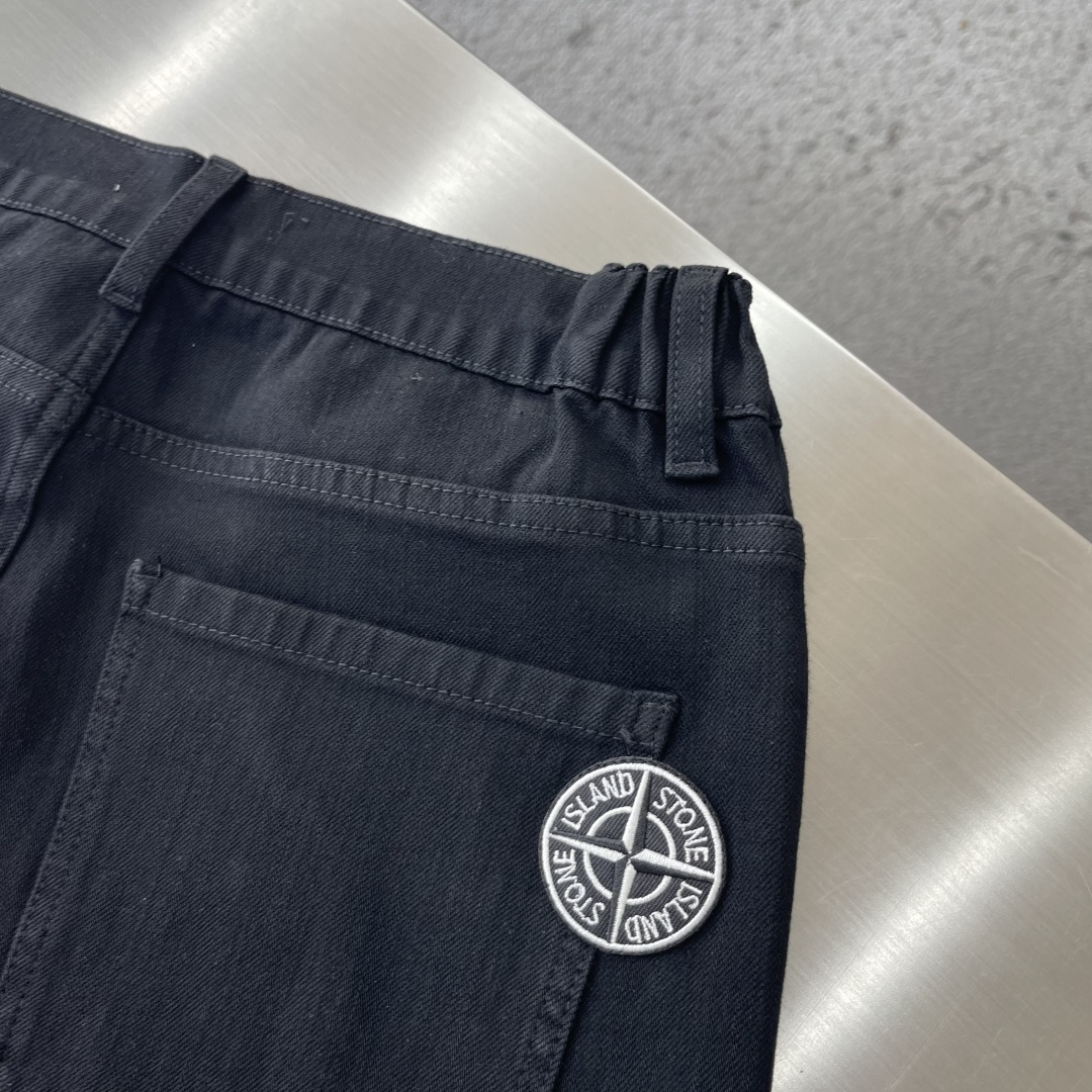 -Stone Island     罗盘logo绣花细节牛仔长裤 弹力丹宁布洗水 上身舒适.... 直筒版型，百搭不挑场