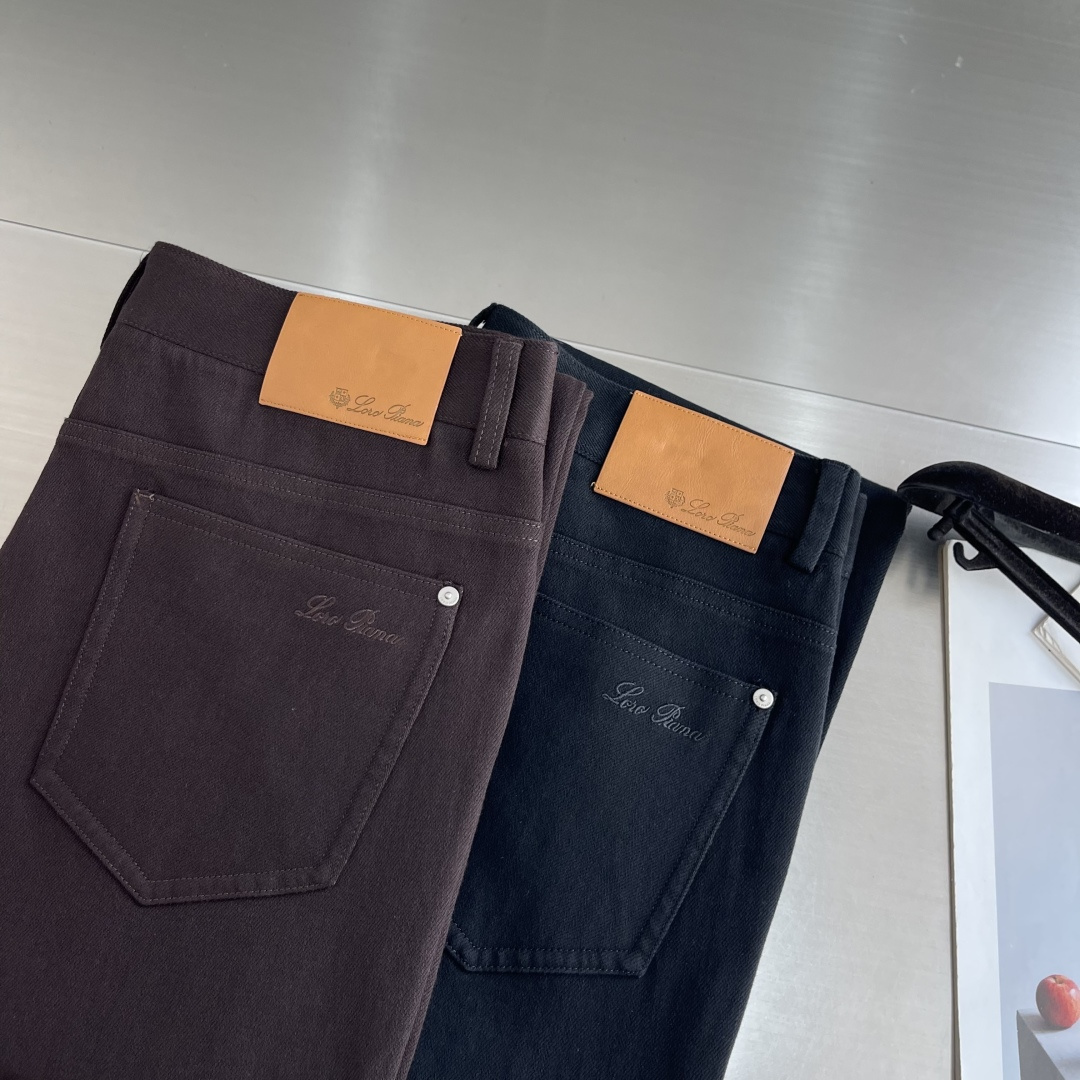 -Loro Piana 2026秋冬官网新款男士休闲长裤,高密斜纹面料,触感细腻挺括,抗皱易打理。经典五袋裤型, -Loro Piana 2026秋冬官网新款男士休闲长裤,高密斜纹面料,触感细腻挺括,抗皱易打理。经典五袋裤型,