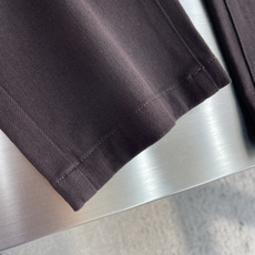 -Loro Piana 2026秋冬官网新款男士休闲长裤,高密斜纹面料,触感细腻挺括,抗皱易打理。经典五袋裤型, -Loro Piana 2026秋冬官网新款男士休闲长裤,高密斜纹面料,触感细腻挺括,抗皱易打理。经典五袋裤型,