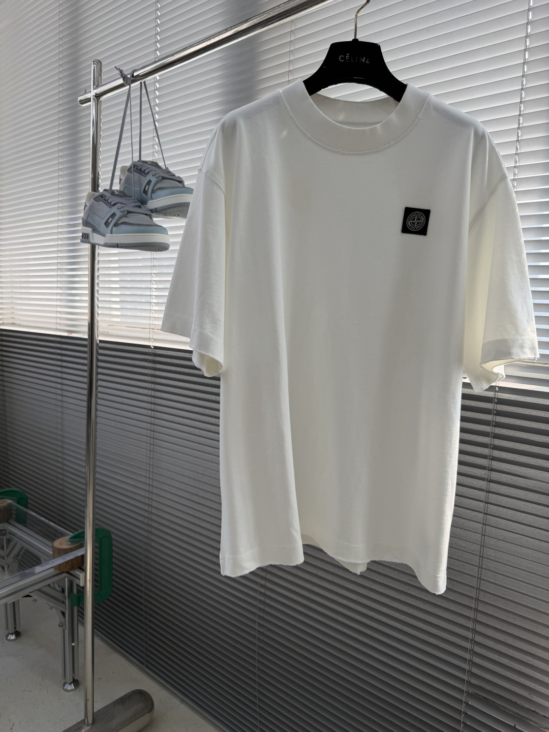 -Stone Island     贴布罗盘logo休闲短T 纯棉高克重材质 面料柔软，上身舒适吖 微阔版型搭配经典刺绣