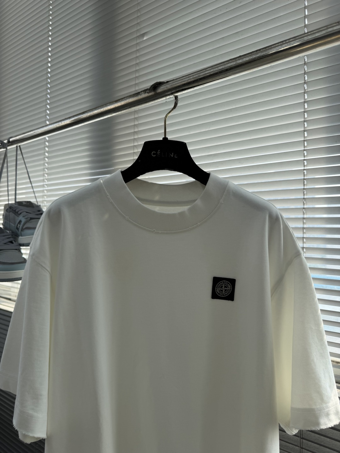 -Stone Island     贴布罗盘logo休闲短T 纯棉高克重材质 面料柔软，上身舒适吖 微阔版型搭配经典刺绣